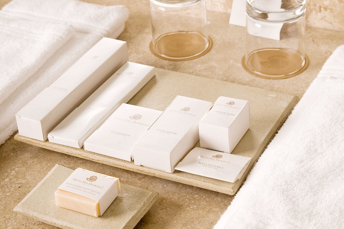 combined shower/bathtub, deep-soaking bathtub, free toiletries