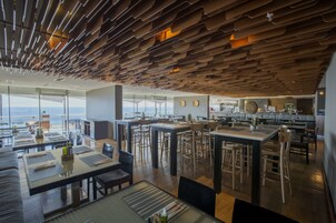 2 restaurants, breakfast, lunch, dinner served; international cuisine