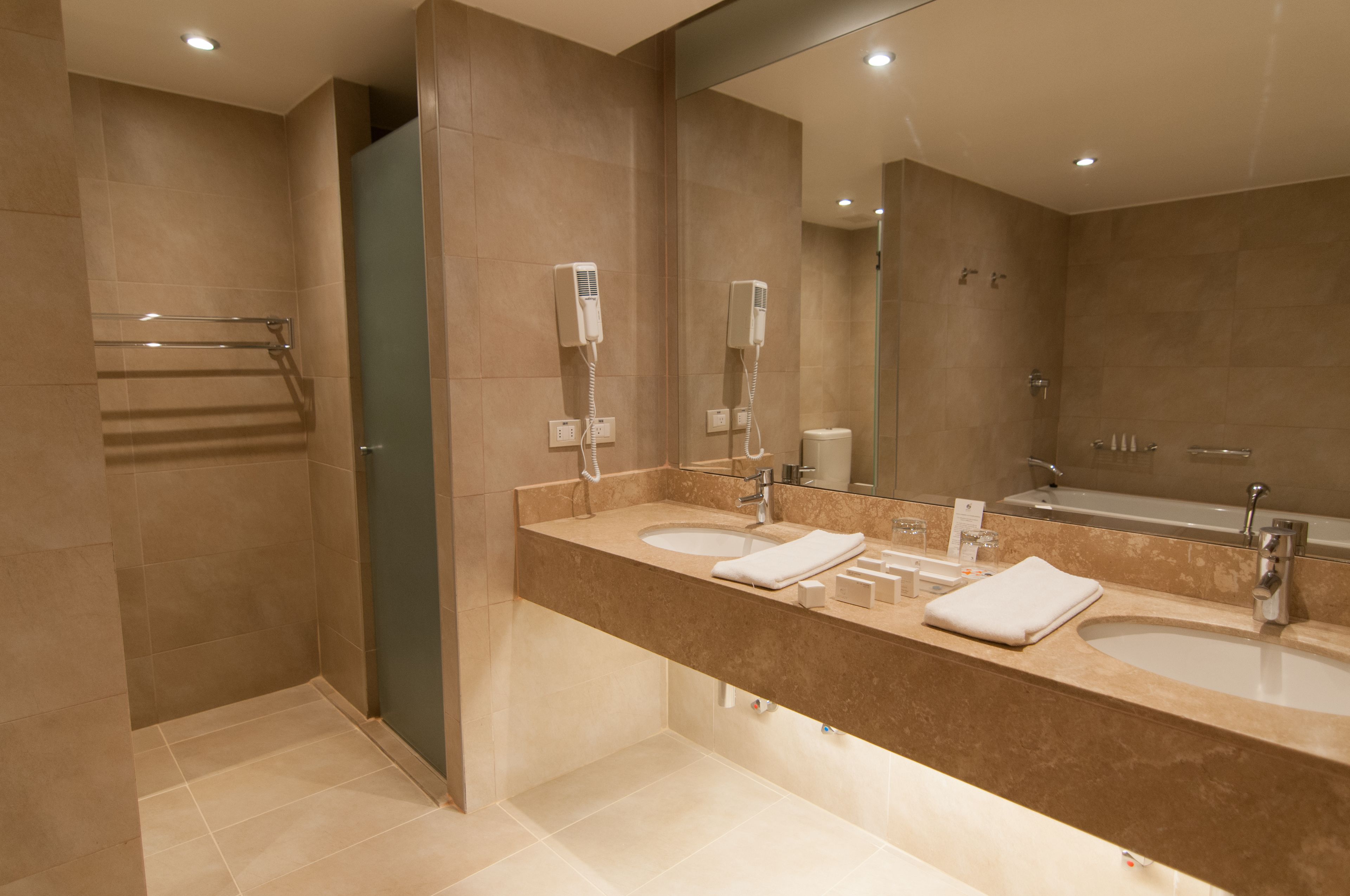 combined shower/bathtub, deep-soaking bathtub, free toiletries