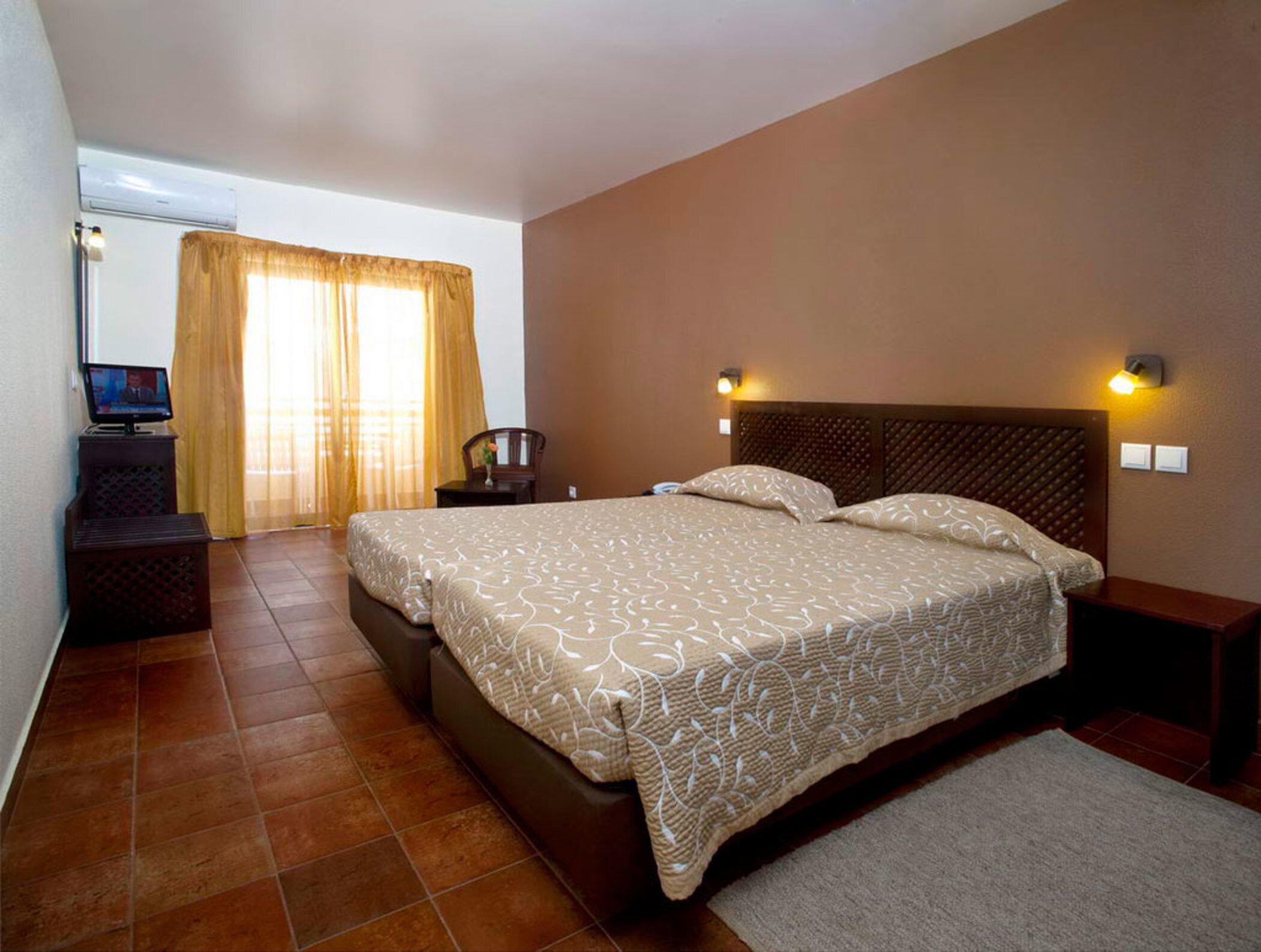 In-room safe, desk, cots/infant beds, rollaway beds