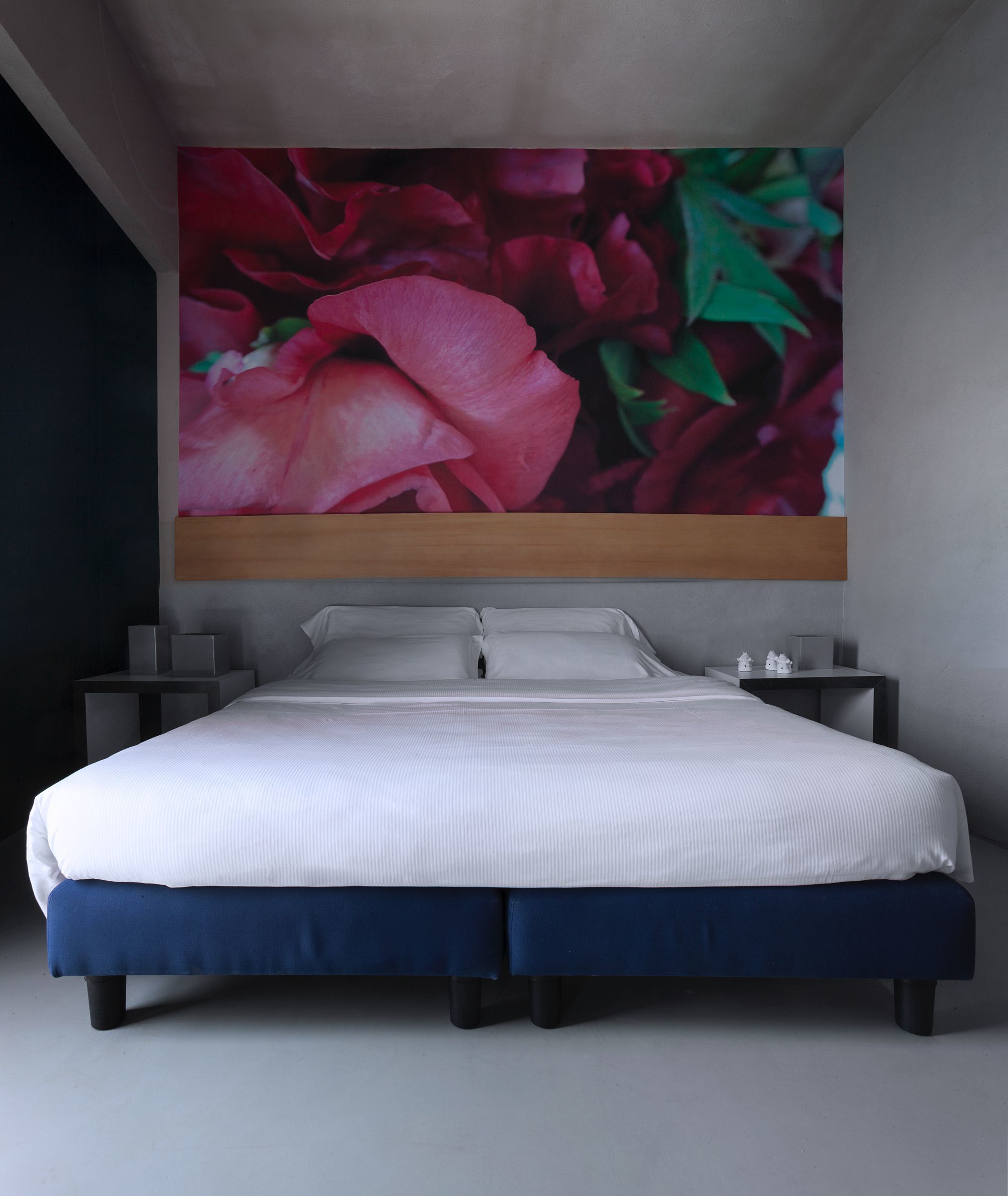 premium bedding, down duvets, minibar, in-room safe