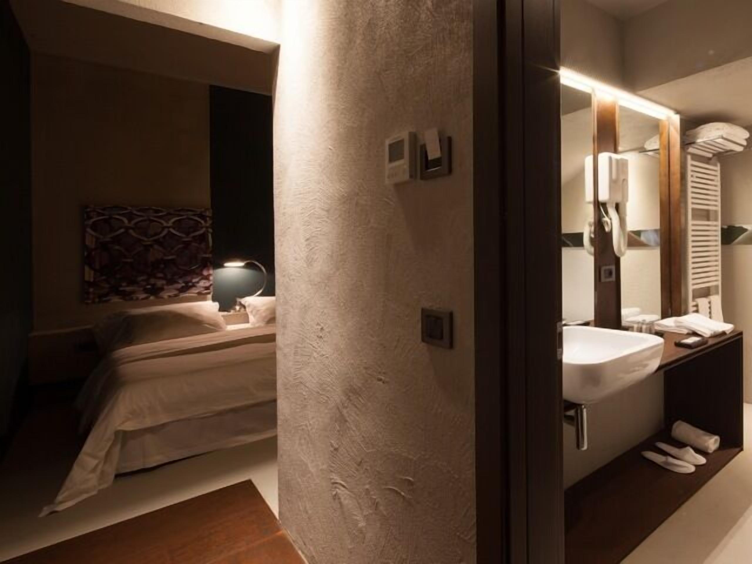 standard double room, city view | premium bedding, down duvets, minibar, in-room safe