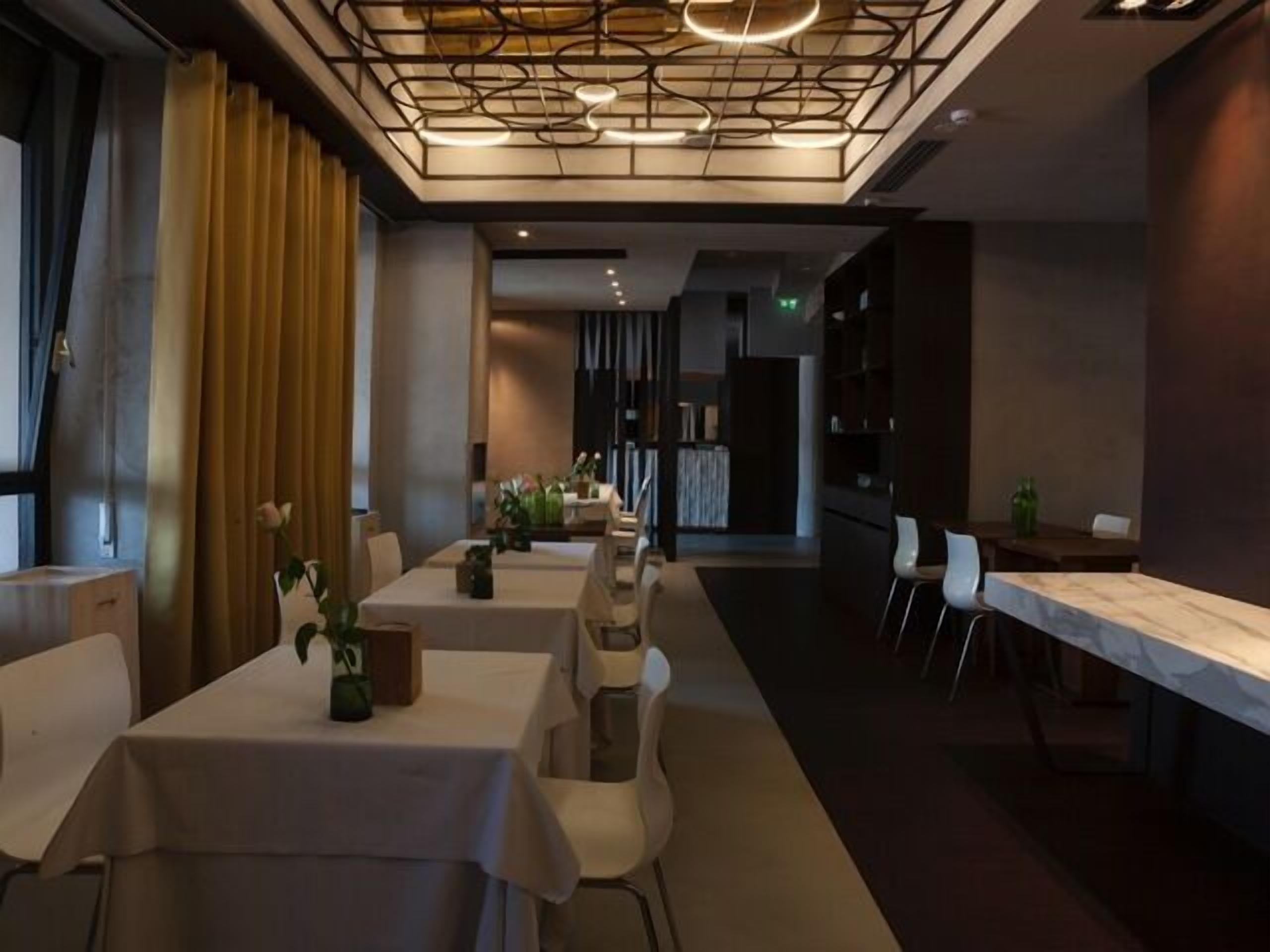 breakfast, lunch, dinner served; italian cuisine, al fresco dining