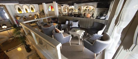 Coin salon dans le hall