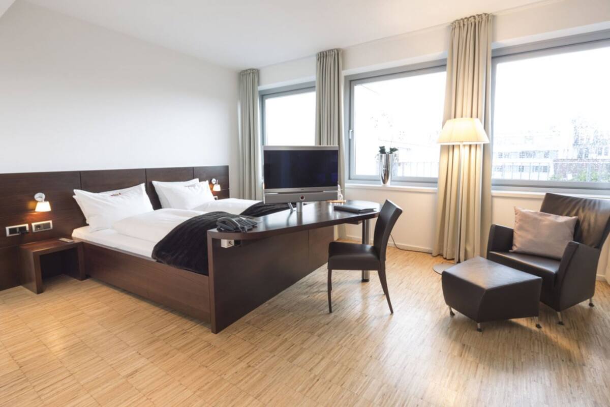 loft | hypo-allergenic bedding, desk, soundproofing, iron/ironing board