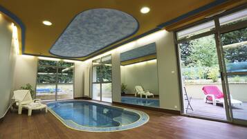 Indoor pool, pool loungers