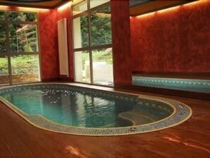 Indoor pool, pool loungers