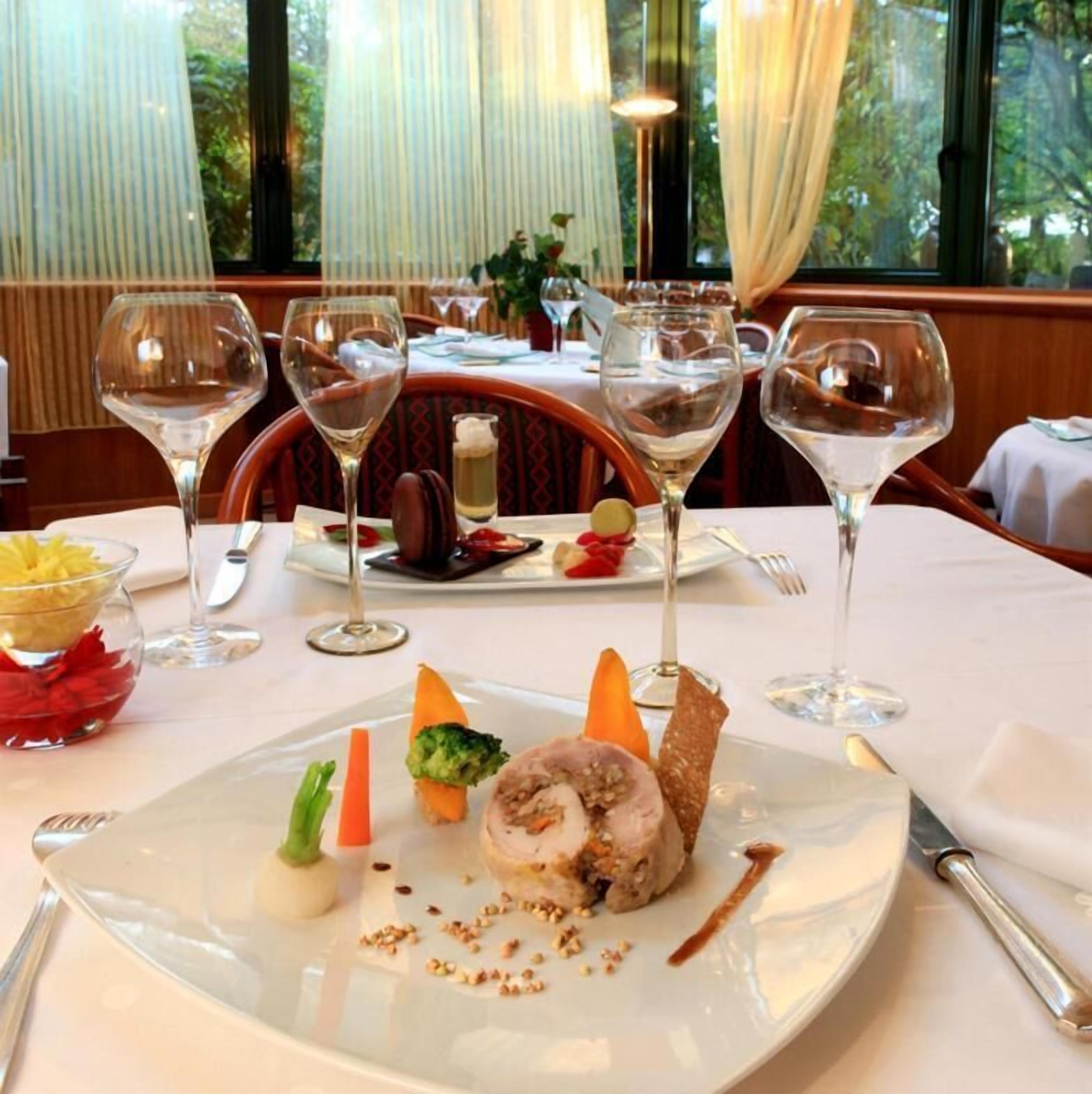 Se sirven comidas, cenas y cocina regional 