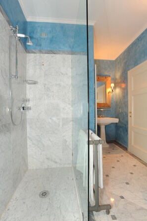 Bathroom shower - Palazzo Rocchi Bed & Breakfast (Lucca)