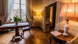 Suite Camino | Living room | TV - Palazzo Rocchi Bed & Breakfast (Lucca)