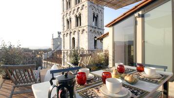 Appartamento Superior, 1 camera da letto, balcone | Ristorazione all'aperto