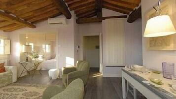 Appartamento Superior, 1 camera da letto, balcone | Soggiorno | TV