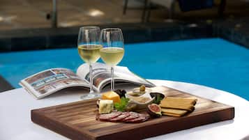 Outdoor pool, pool umbrellas, sun loungers