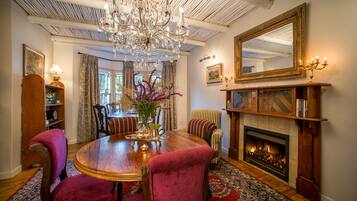 Dagelijks uitgebreid ontbijt (ZAR 250 per persoon)