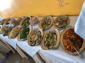 Lunch and dinner served, Italian cuisine