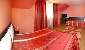 Double Room | Minibar, desk, soundproofing, WiFi - Hotel Scorpion (Suceava)