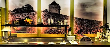 Desayuno buffet entre semana (EUR 12 por persona)