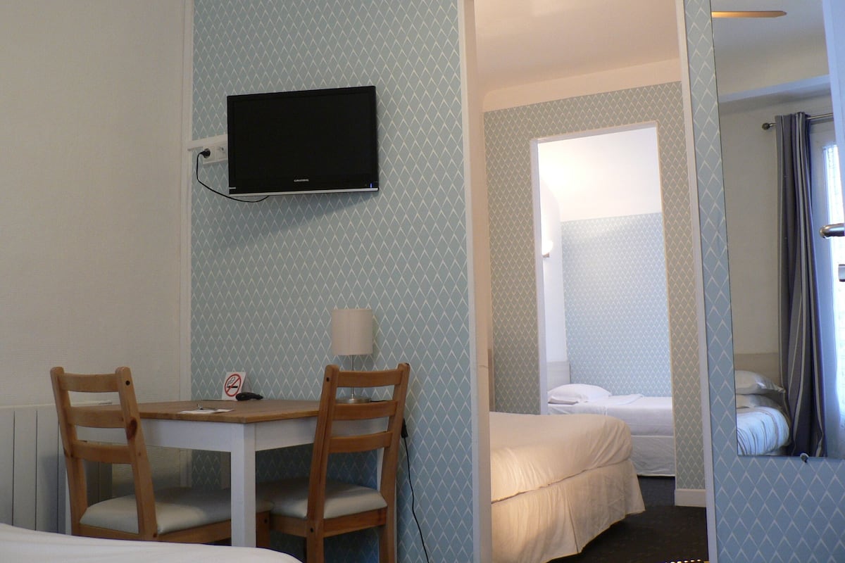 Vierbettzimmer | Zimmersafe, Schreibtisch, Verdunkelungsvorhänge, kostenloses WLAN