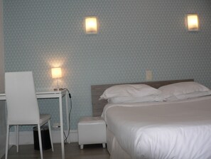 Double Room | In-room safe, desk, blackout drapes, free WiFi - Hotel les Alizés (Biarritz)