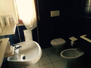 Apartamento, 1 cama de casal e sofá-cama | Banheiro