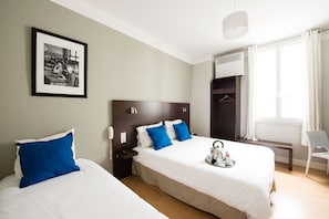 Skrivebord, strykejern/-brett, wi-fi (inkludert) og sengetøy