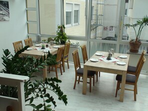 Breakfast area - Hotel Hirsch (Guenzburg)