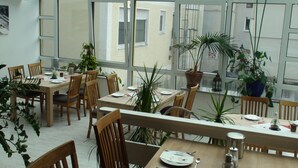 Unclassified image, 4 of 80, button - Hotel Hirsch (Guenzburg)