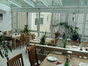 Free daily buffet breakfast 