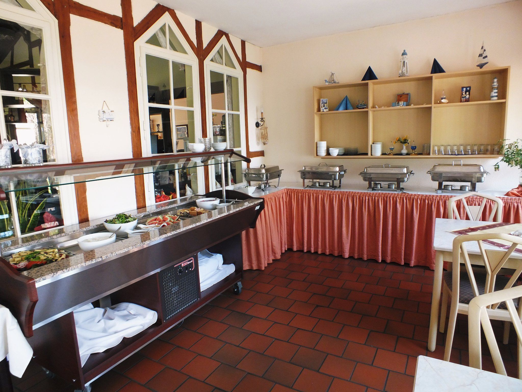 Tägliches Frühstücksbuffet gegen Gebühr