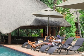 2 outdoor pools, pool loungers