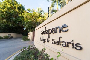 Caja de seguridad en la habitación y decoración personalizada