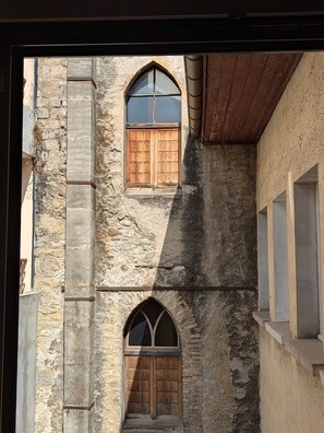 Habitación estándar doble | Ropa de cama de alta calidad, edredones de plumas, escritorio