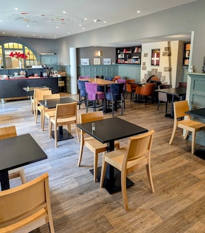 Daily buffet breakfast (EUR 9.00 per person)