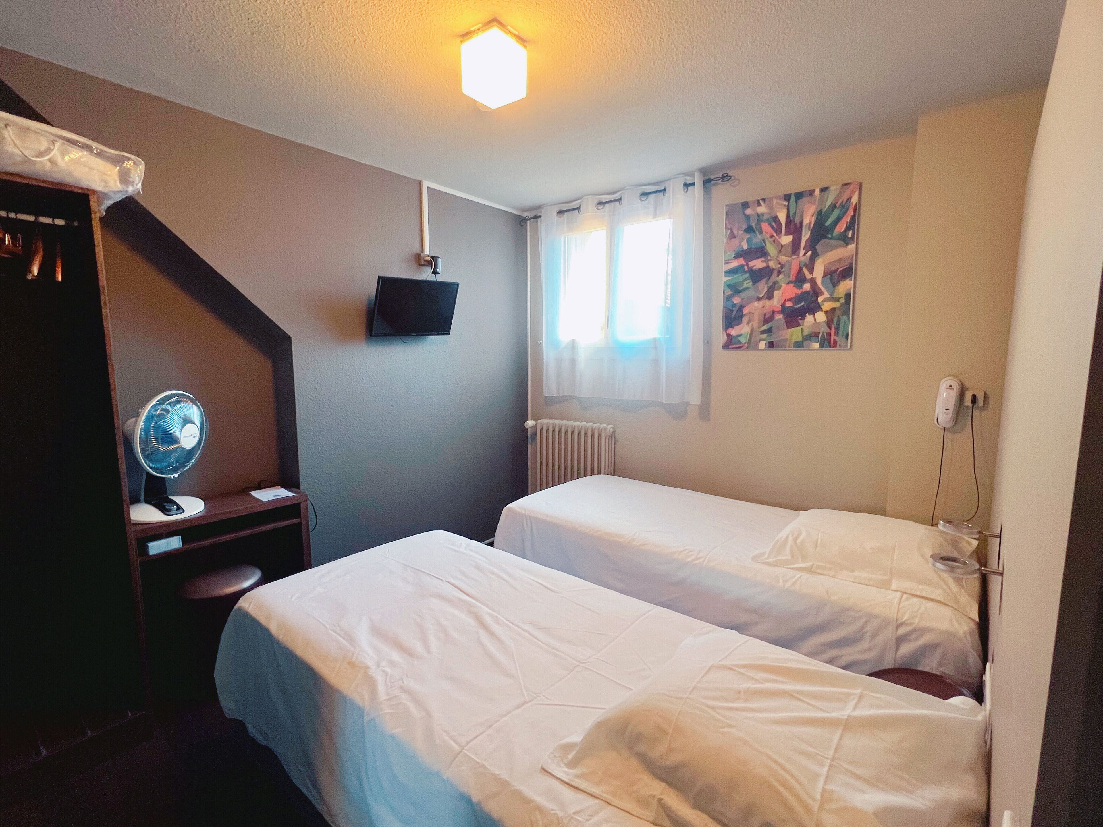 Classic Room, 2 Single Beds | Premium bedding, down duvets, desk, blackout curtains