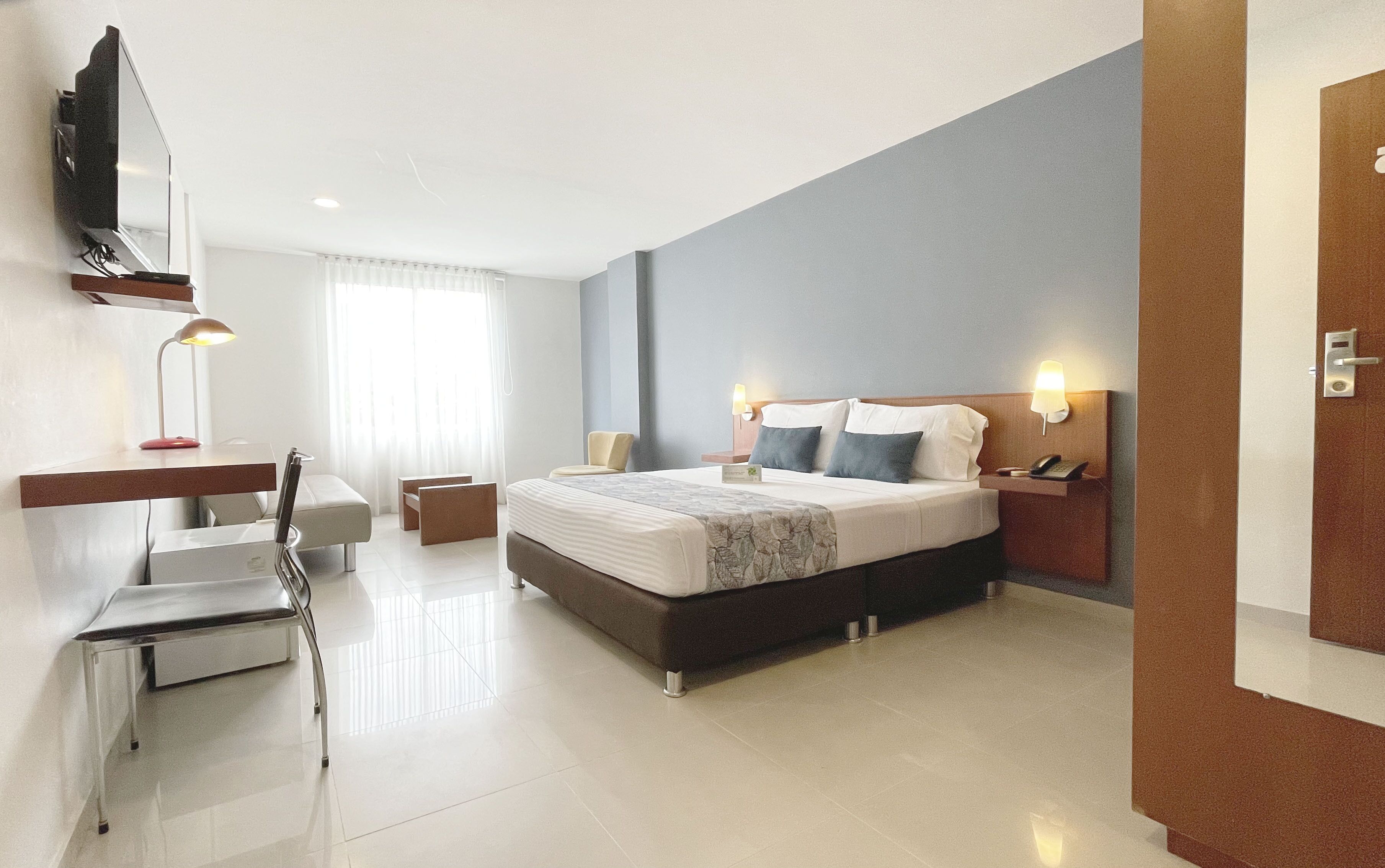 superior room, 1 double bed | minibar, in-room safe, desk, free wifi