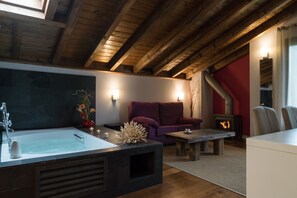 Private spa tub