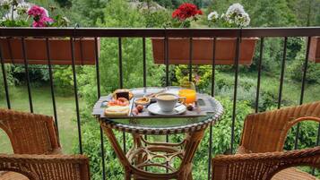 Repas dans la chambre