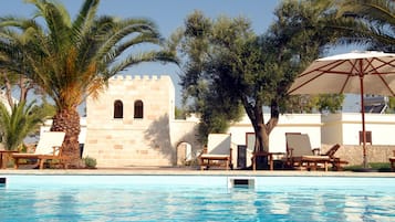 2 piscine all'aperto, ombrelloni da piscina