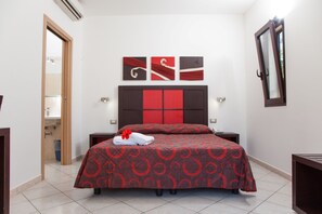 Minibar, Zimmersafe, Schreibtisch, schallisolierte Zimmer