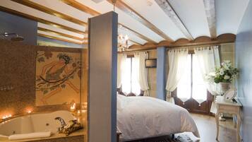 Superior Double Room, Jetted Tub | Premium bedding, minibar, in-room safe, desk