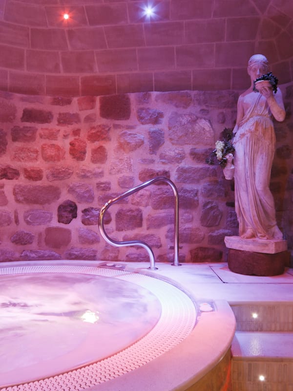 Hot tub, Turkish bath, body treatments, hot stone massages, body wraps