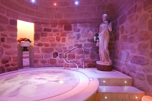 Hot tub, Turkish bath, body treatments, hot stone massages, body wraps