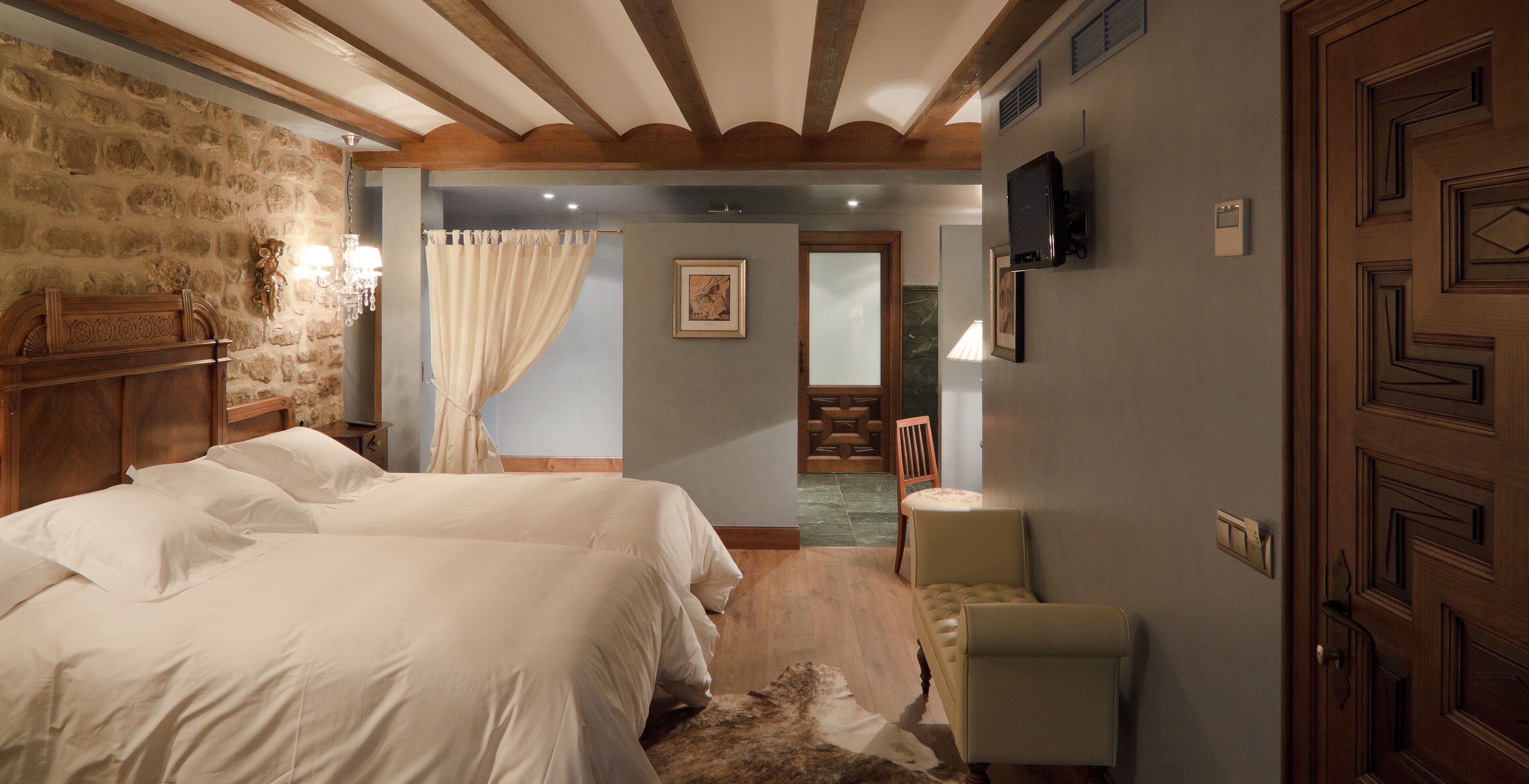 superior double room | premium bedding, minibar, in-room safe, desk