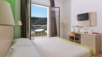 Camera doppia | Minibar, una cassaforte in camera, una scrivania, ferro/asse da stiro