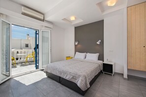 Habitación superior | Escritorio, cortinas opacas, wifi gratis y ropa de cama