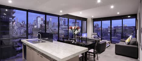 Deluxe Three Bedroom Two Bathroom Apartment with Marina Views | Living area