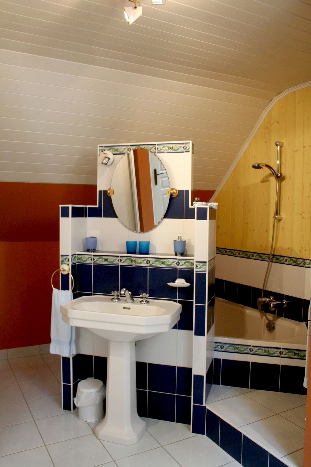 deluxe double room | bathroom | shower