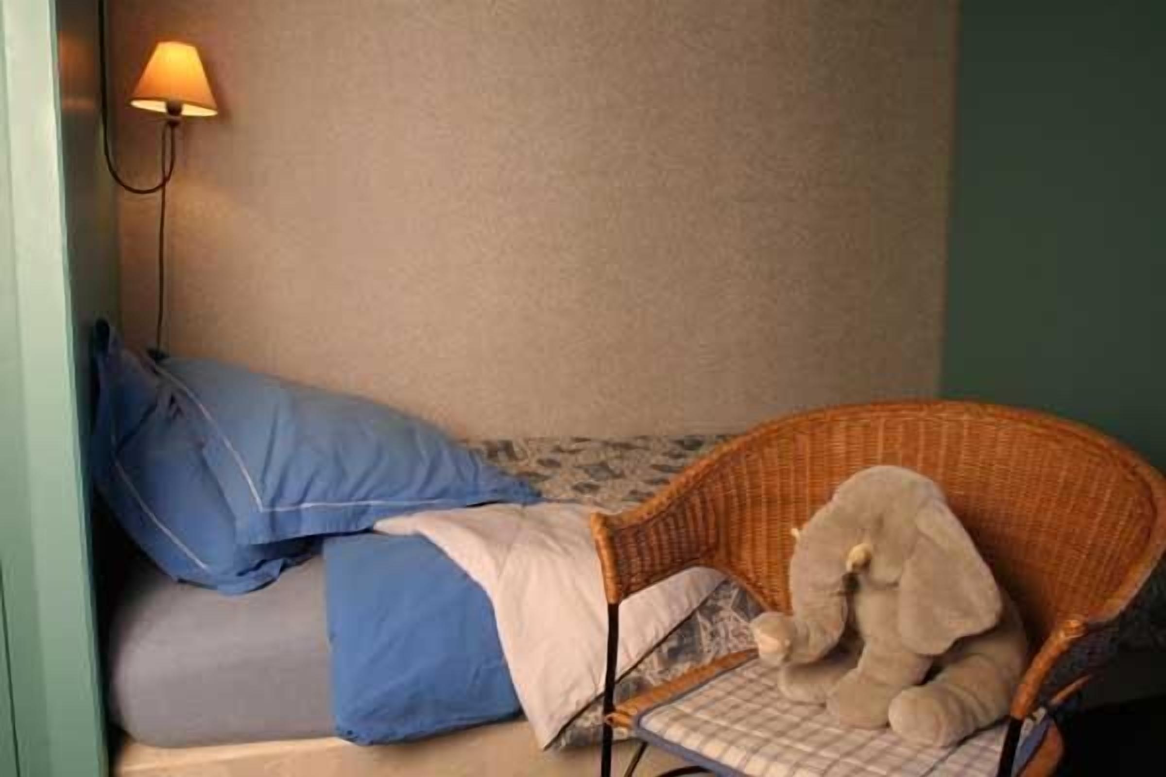 in-room safe, desk, free wifi