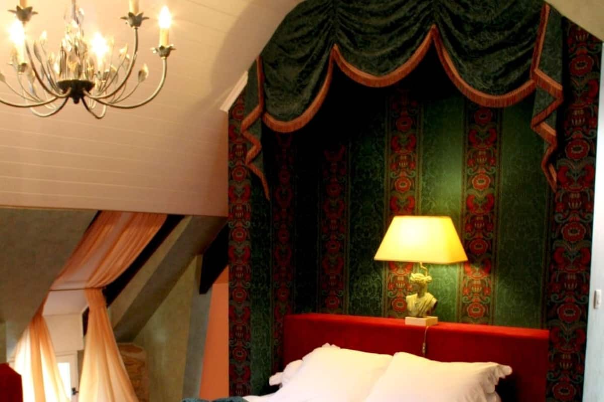 Deluxe Double Room | In-room safe, desk, WiFi (free)