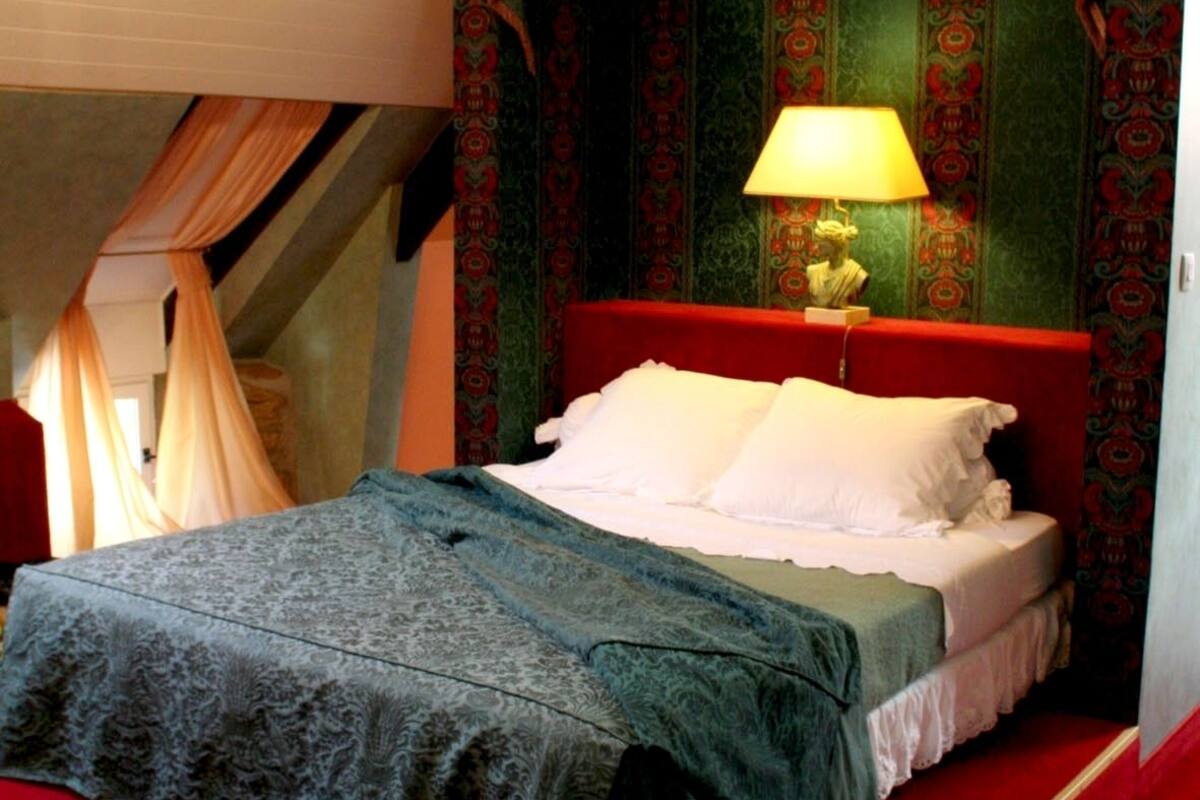 deluxe double room | in-room safe, desk, free wifi